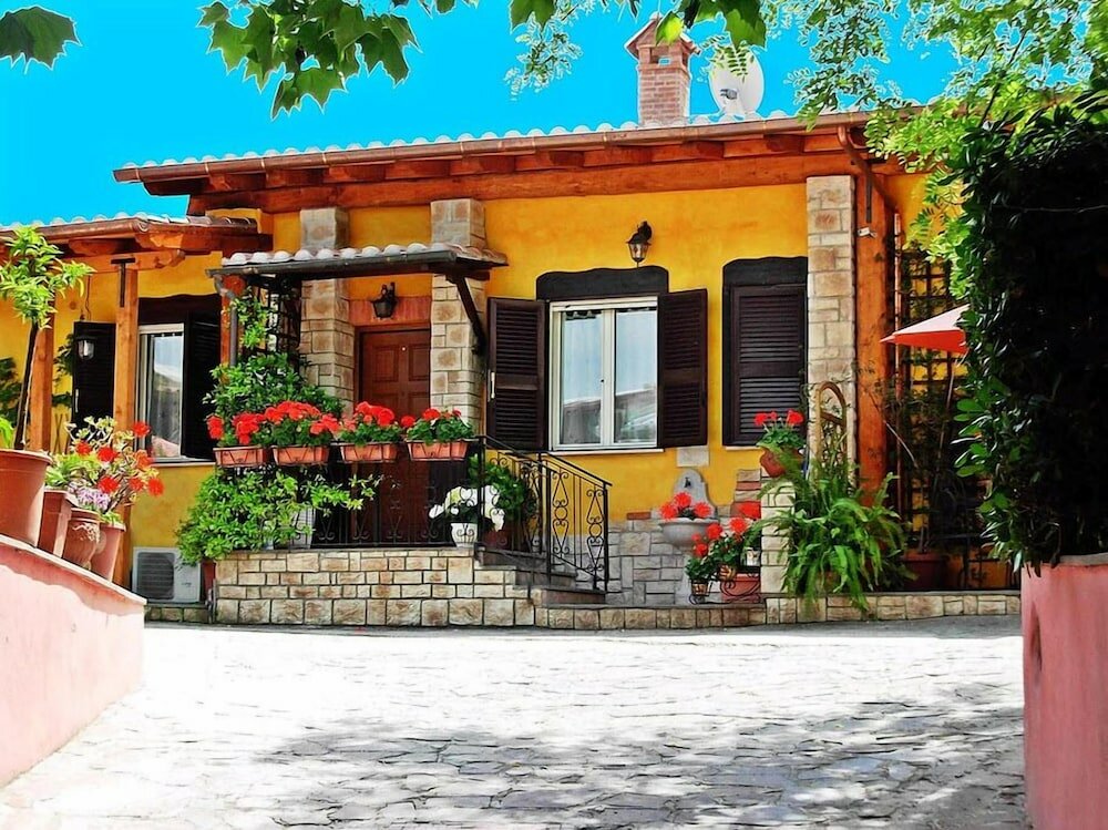 Фото отеля 1