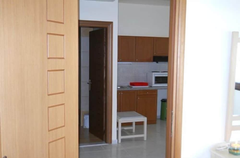 Фото Niriedes Dionyssos Village