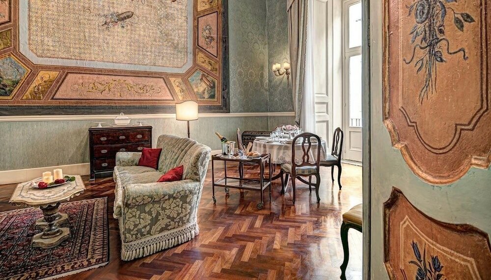 Фото Lady Mary's Tribunali Luxury Suite