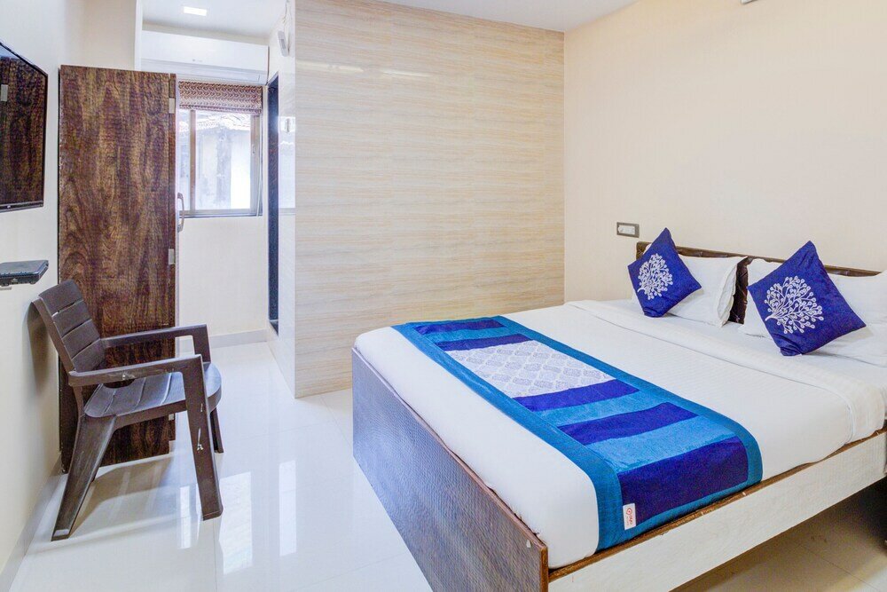 Фото Hotel Girgaon Palace