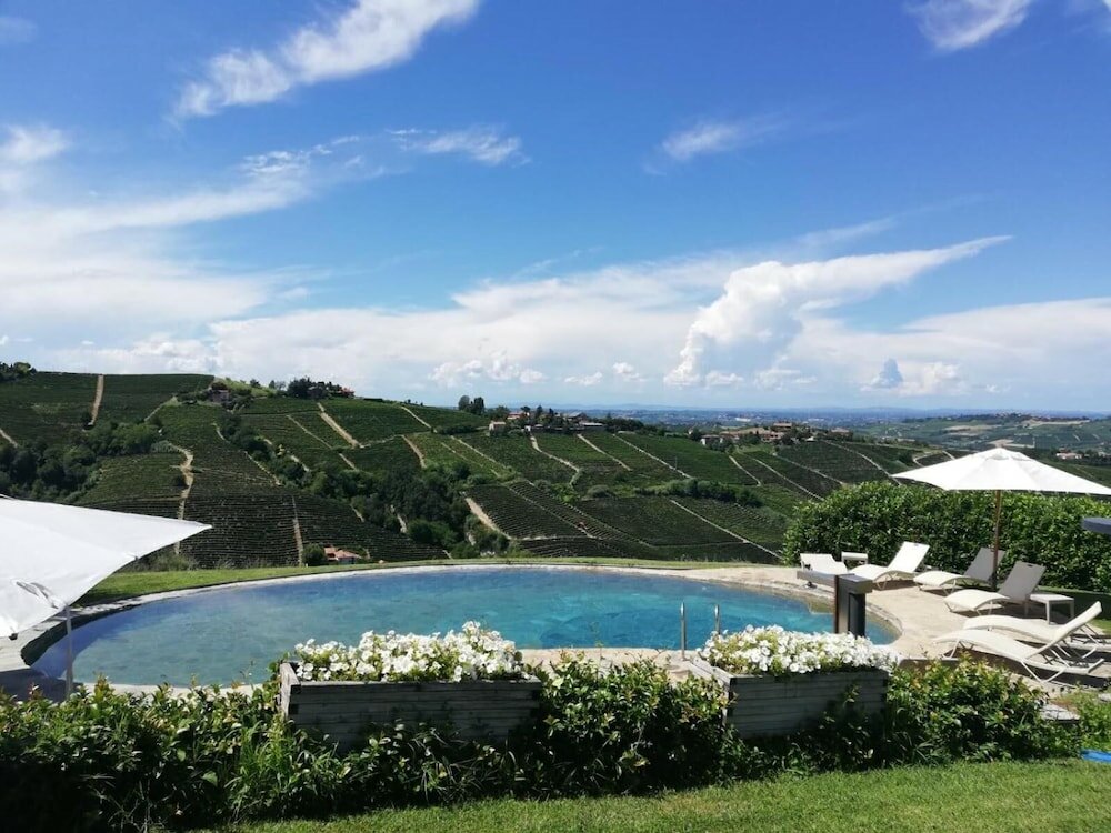 Фото Albergo Castiglione Langhe