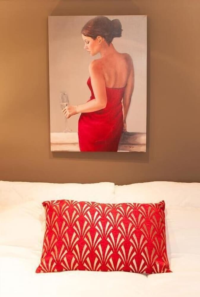 Фото Courthouse Apartments