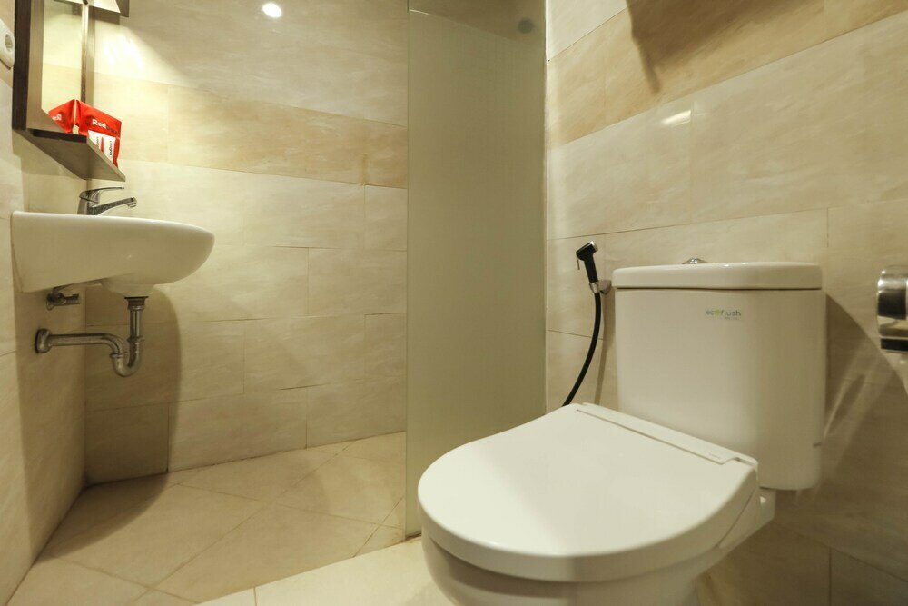 Фото RedDoorz Plus near Pantai Losari