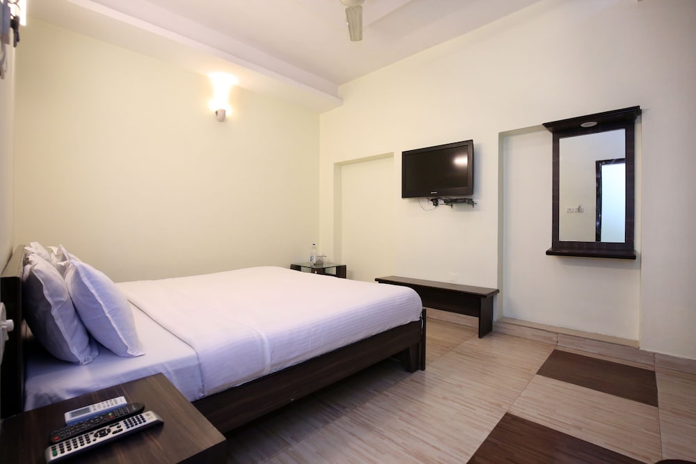 Фото Oyo 9243 Trumpets Hotel