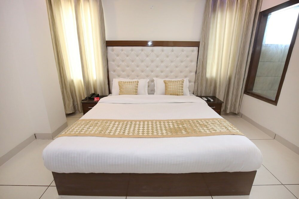 Фото Oyo 9420 Hotel Silver Palm