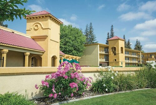 Гостиница La Quinta Inn by Wyndham Sacramento Downtown в Сакраменто