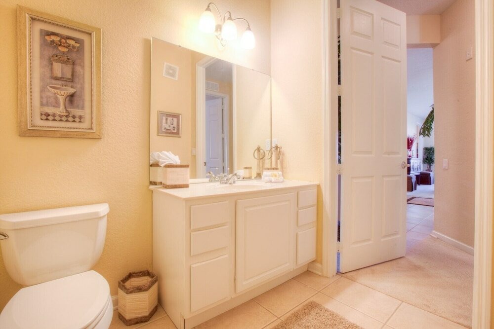 Фото Lovely Third-floor Vista Cay Resort Condo!