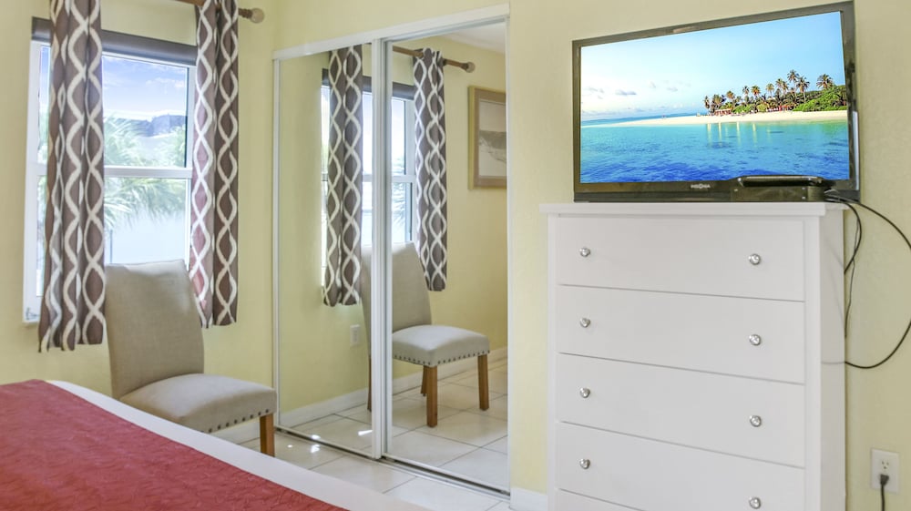 Фото Surf Beach Resort by Sunsational Beach Rentals