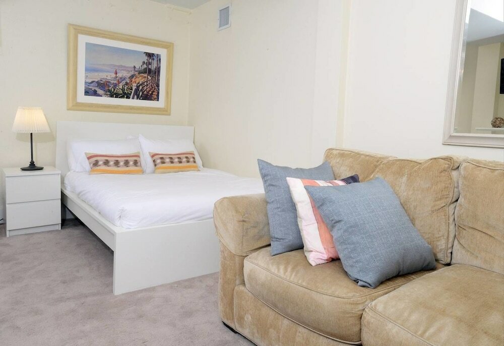 Фото Lux Suites in the Heart of Santa Monica