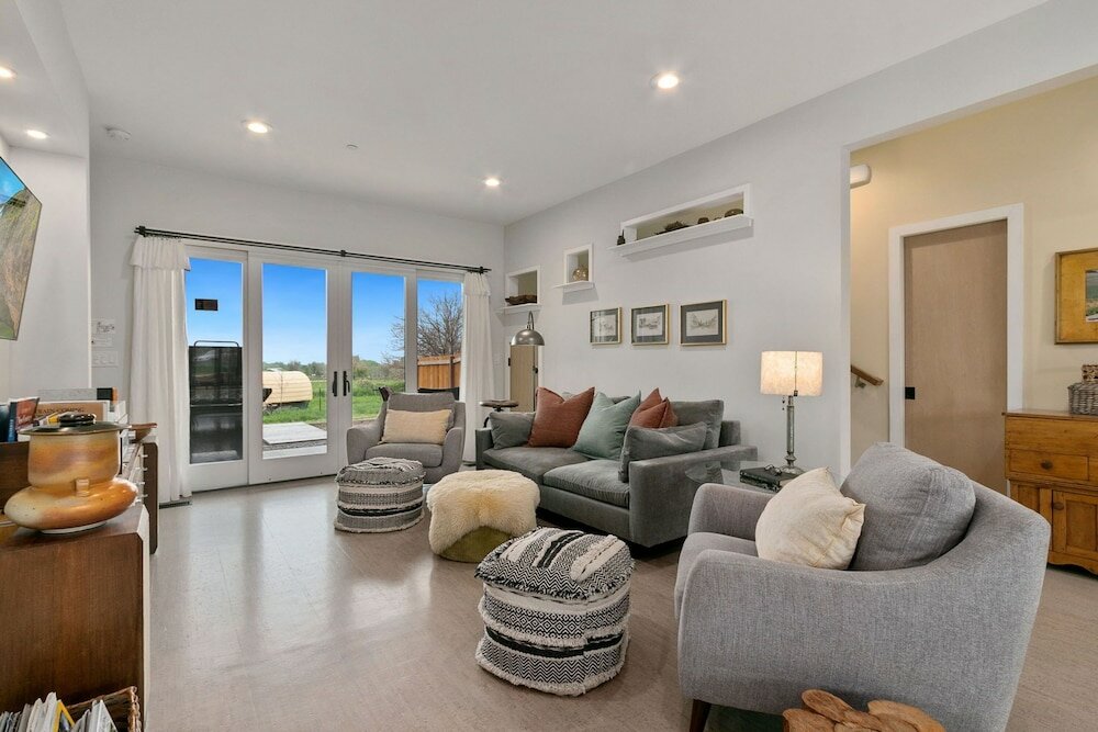 Фото Newly Constructed Eco-friendly Home - Remarkable Views!