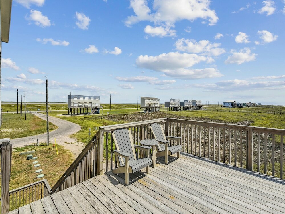 Фото Sand and Sun Beachfront