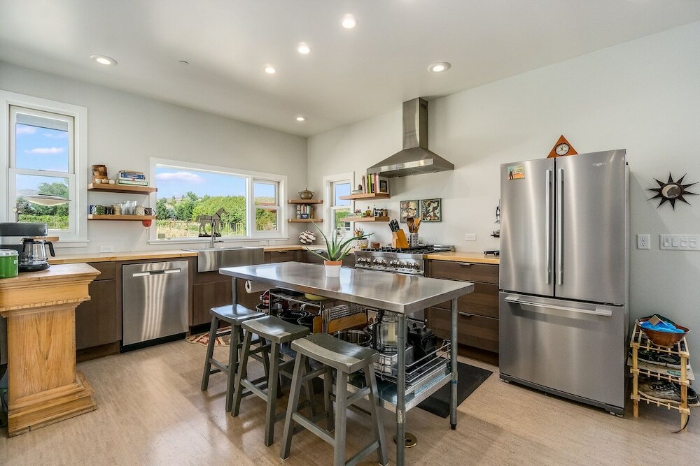 Фото Newly Constructed Eco-friendly Home - Remarkable Views!