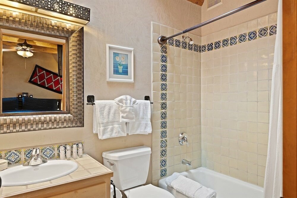 Фото Kiva - Stunning & Lovely With Kiva Fireplace, Walk to the Plaza and the Railyard