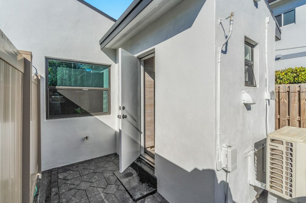 Фото Lauderdale 1 Bedroom Lux by Opus