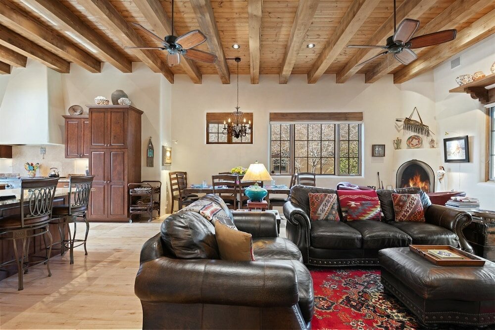 Фото Adobe Dream - Luxury East Side Adobe Home, Light Filled and Spacious