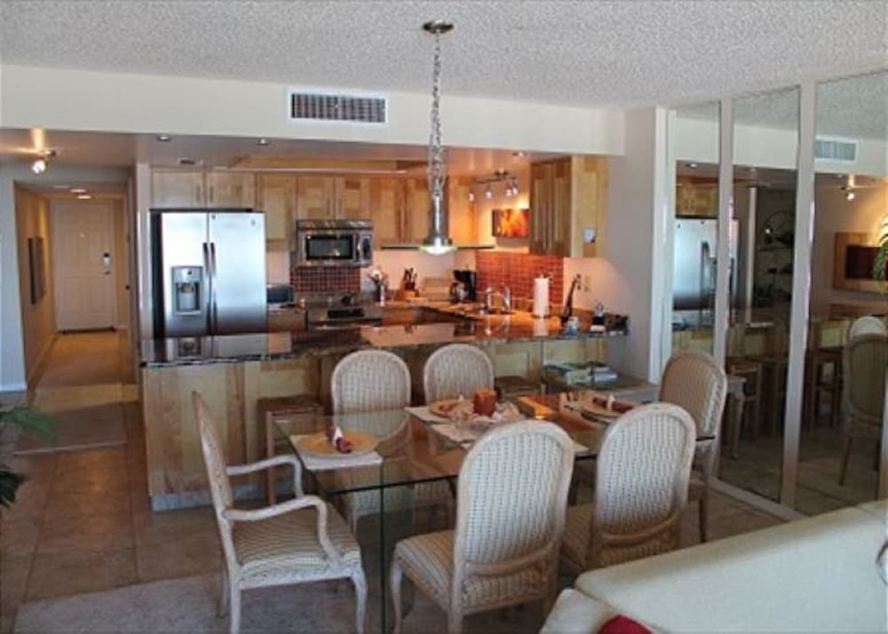 Фото 3 Bedroom Oceanfront Luxury Condo - Sand Dollar III, 404