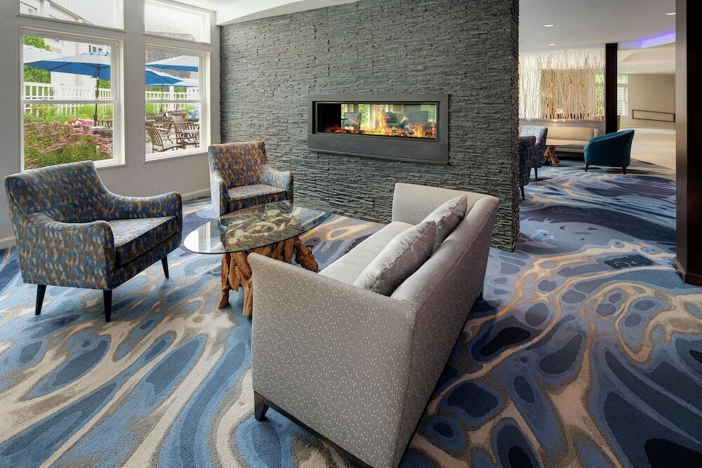 Фото Doubletree by Hilton Cape Cod - Hyannis