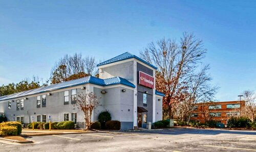 Гостиница Econo Lodge Raleigh near Walnut Creek Amphitheatre в Роли