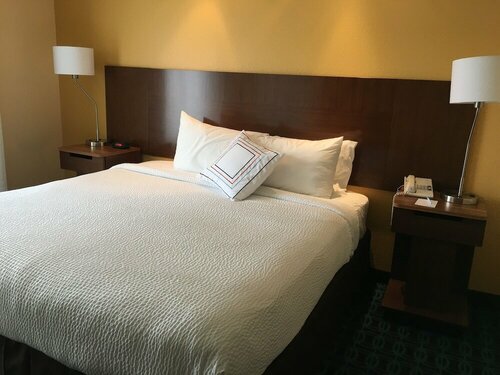 Гостиница Fairfield Inn & Suites by Marriott Frankfort во Франкфорте