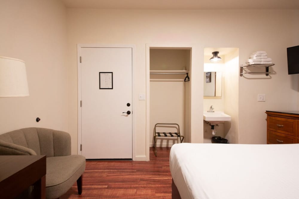 Фото Anchor Pointe Inn