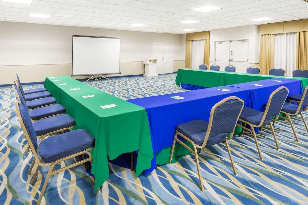 Фото Wyndham Garden San Diego Near SeaWorld