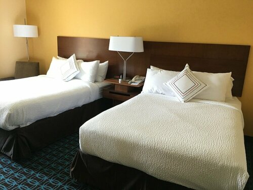Гостиница Fairfield Inn & Suites by Marriott Frankfort во Франкфорте