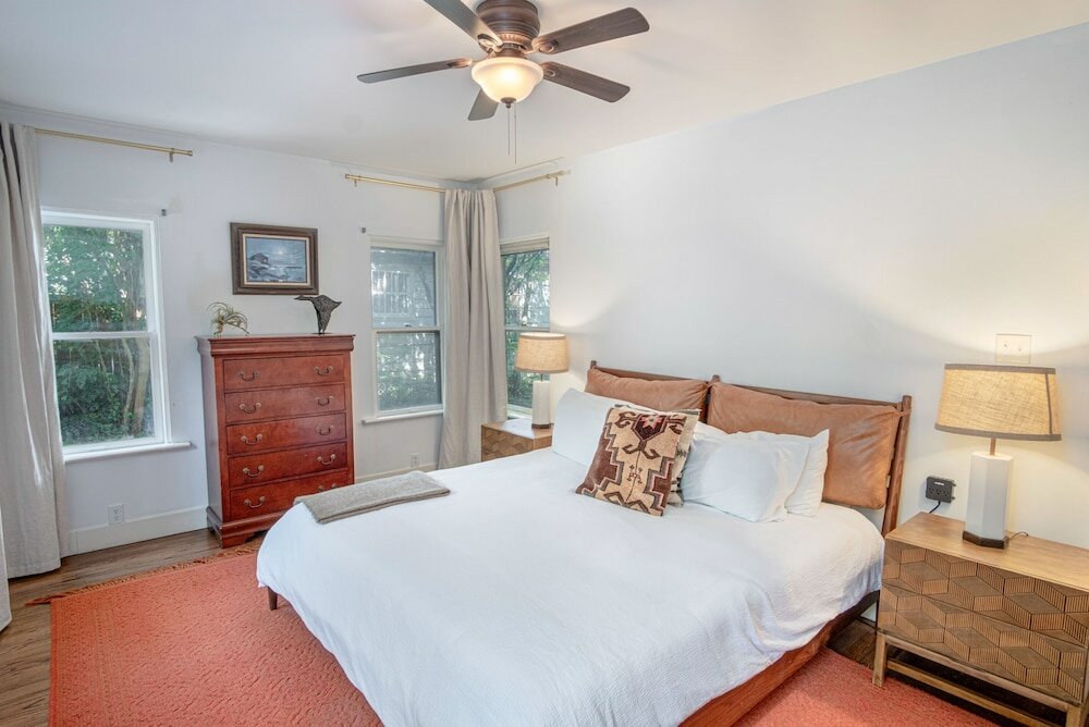 Фото Close to Famous Attractions With Hot Tub and Fire Pit