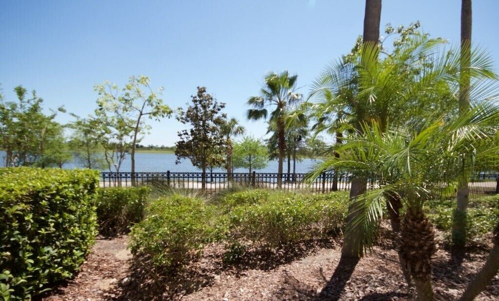 Фото 10-106 2 Bedroom Condo