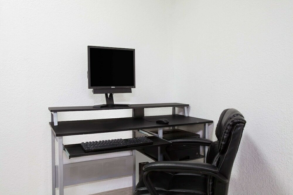 Фото Super 8 by Wyndham Pensacola