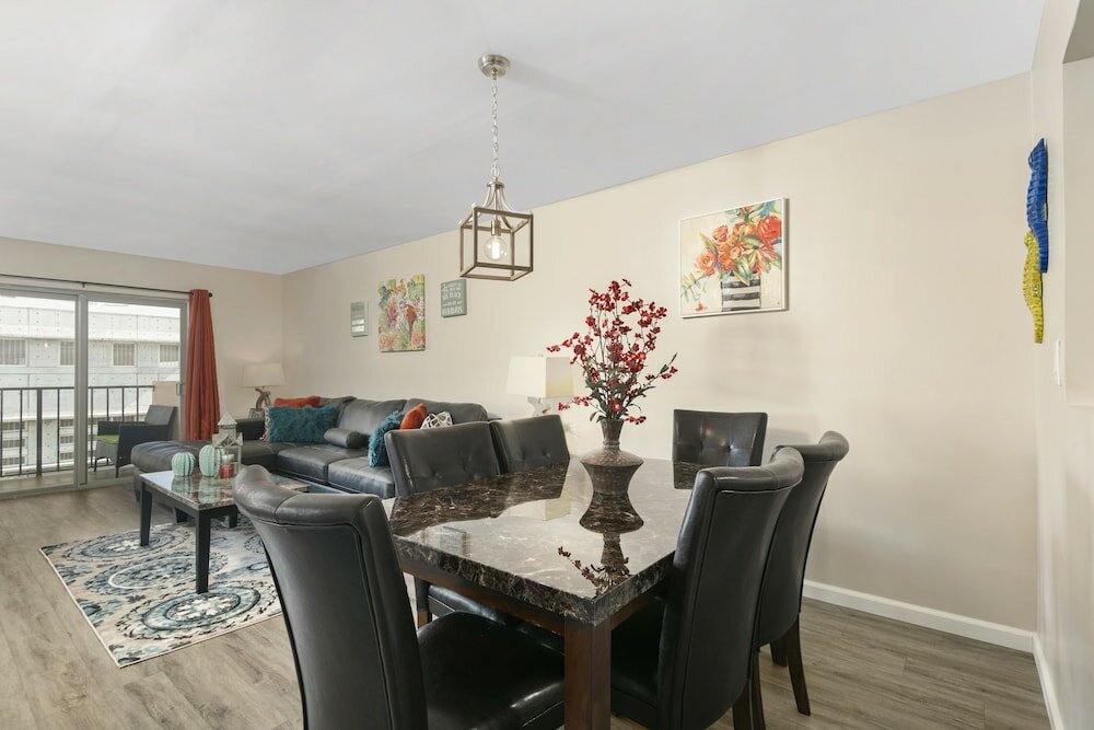 Фото 2Bed 2Bath with Patio on 11 Collins ave