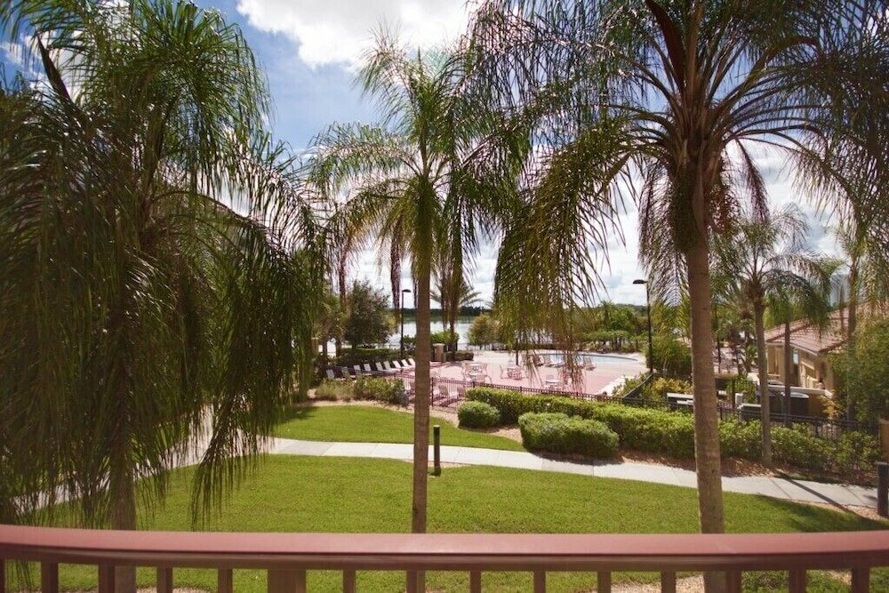 Фото Lake View Treasure 2 Bedroom Condo by Redawning