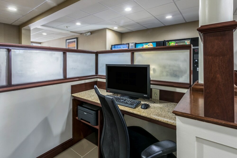 Фото Comfort Inn Medford - Long Island