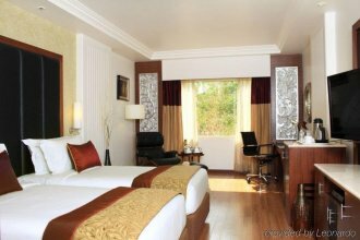 Фото The Grand Magrath Hotel