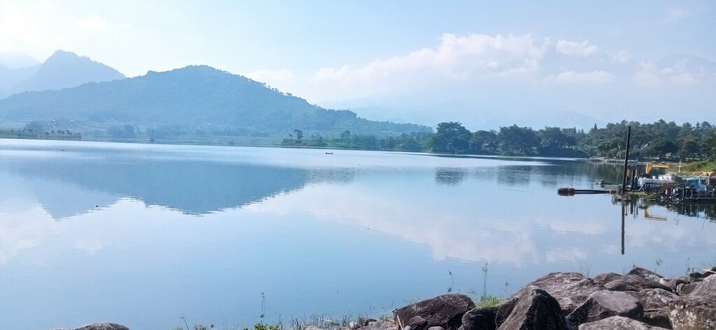 Observation deck Selorejo Dam, East Java, photo