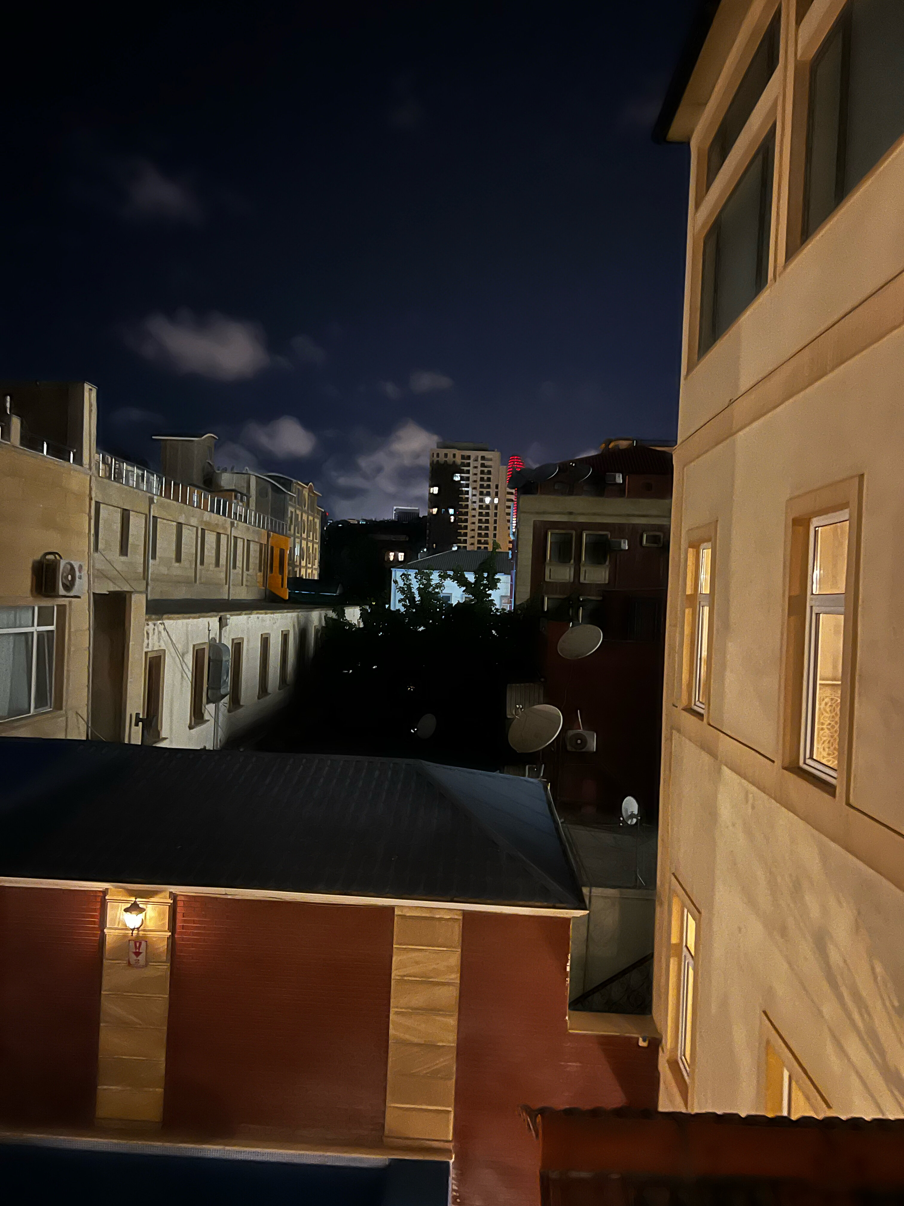 Фото East Legend