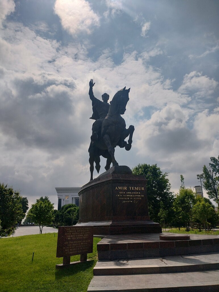Landmark, attraction Площадь и памятник Амира Темура Amir Timur Square and Monument, Tashkent, photo