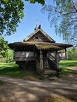 Chasovnya Mikhaila Arkhangela V muzeye derevyannogo zodchestva V Vasilevo (Tver Region, Torzhokskiy rayon, Bolshesvyattsovskoye selskoye poseleniye, muzeyny kompleks Vasilyovo), chapel, memorial cross