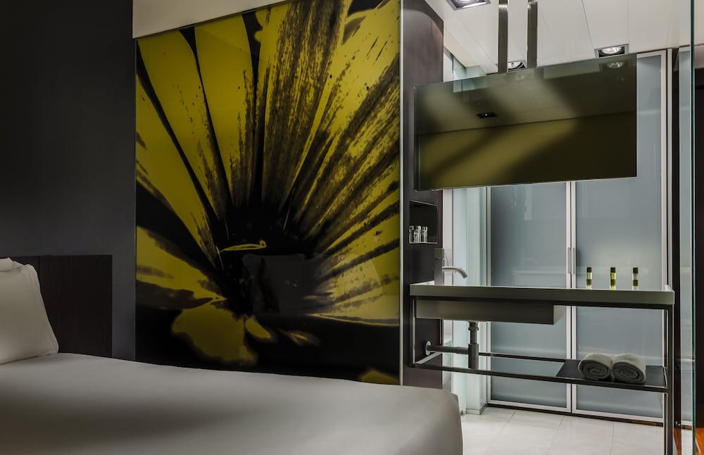 Фото Ikonik Angli