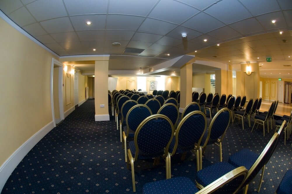 Фото Queens Hotel