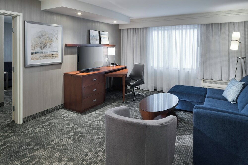 Фото Courtyard by Marriott West Orange