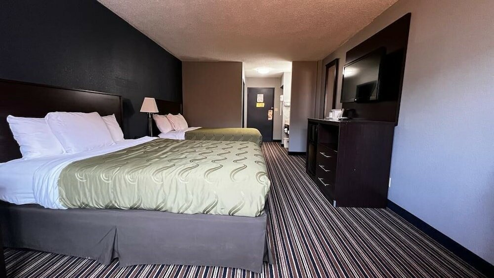 Фото Colby Inn and Suites