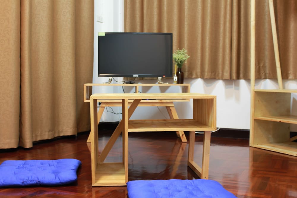 Фото Home @ Hostel Kanchanaburi