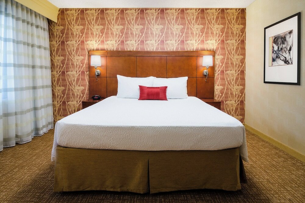 Фото Courtyard by Marriott Fresno