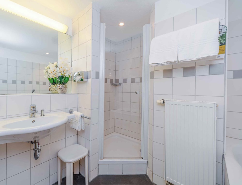 Фото Plaza Inn Köln Pulheim