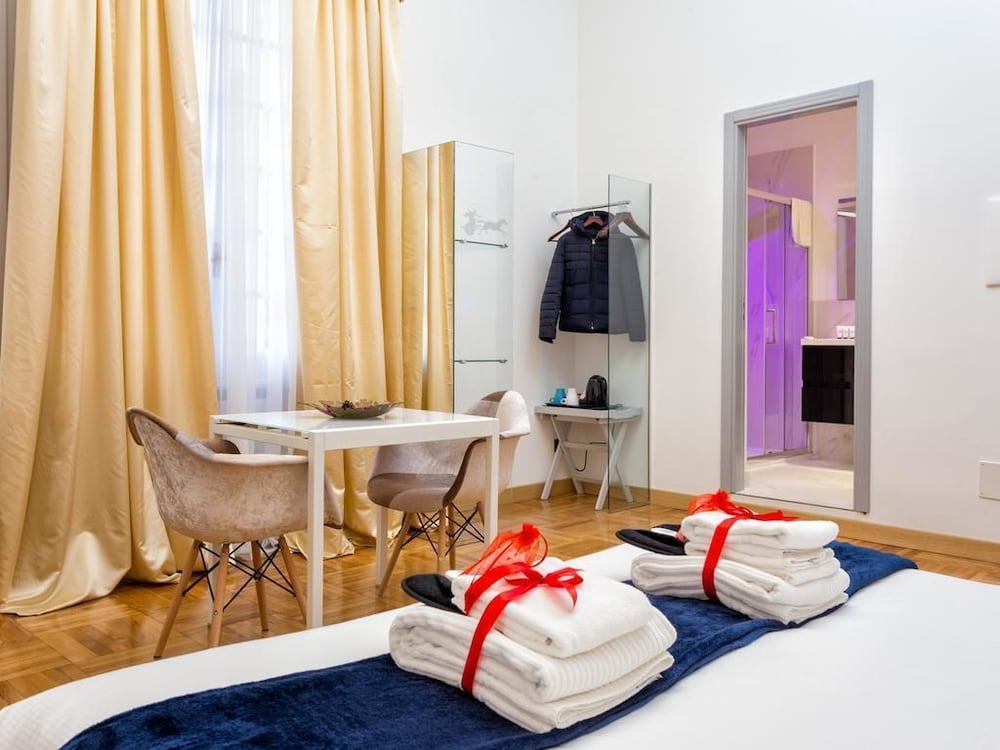 Фото Queen Palace Suites