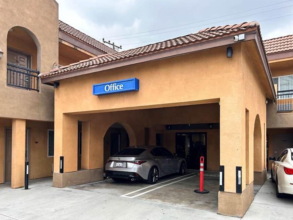 Фото Motel 6 South Gate, Ca