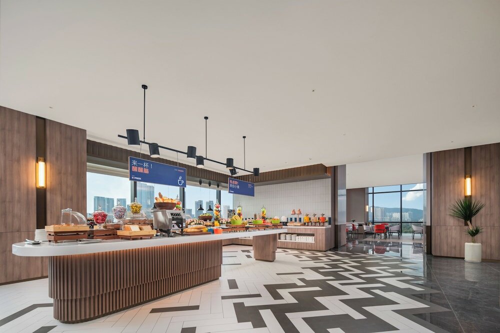 Фото Holiday Inn Express Shenzhen Futian Center