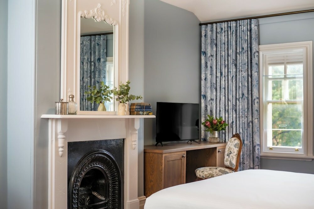 Фото The Russell Boutique Hotel