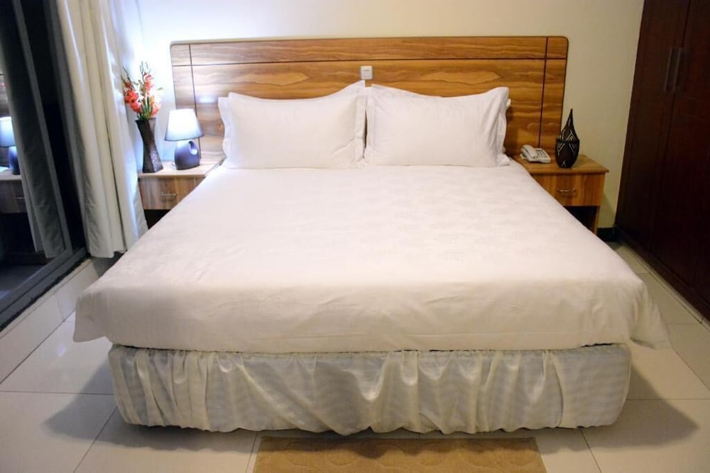 Фото La Posh Hotel