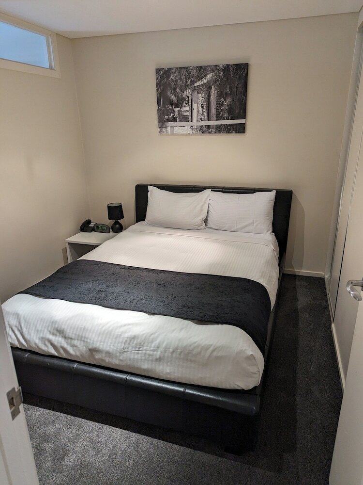 Фото Mawson Lakes Hotel & Function Centre